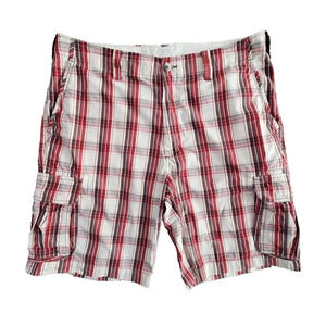 Roundtree & Yorke Cargo Shorts Men's Size 38 Red & White Plaid 11" Inseam